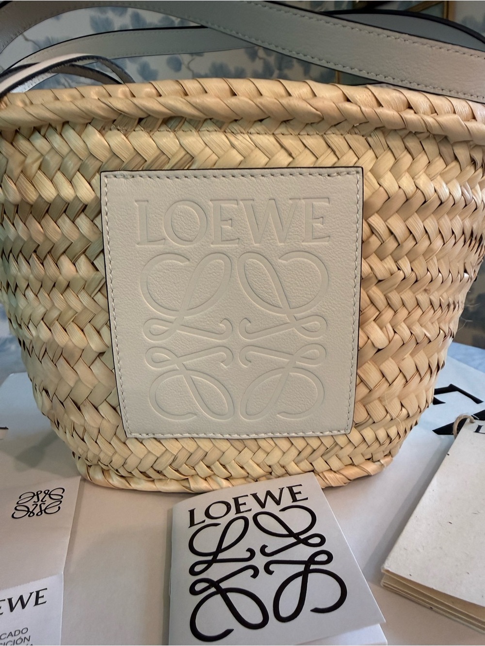 NWT LOEWE Anagram drawstring bucket bag in palm leaf and calfskin - Picture 2 of 9